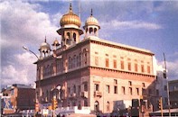 gurdwara-sis-ganj1-150.jpg (13717 bytes)